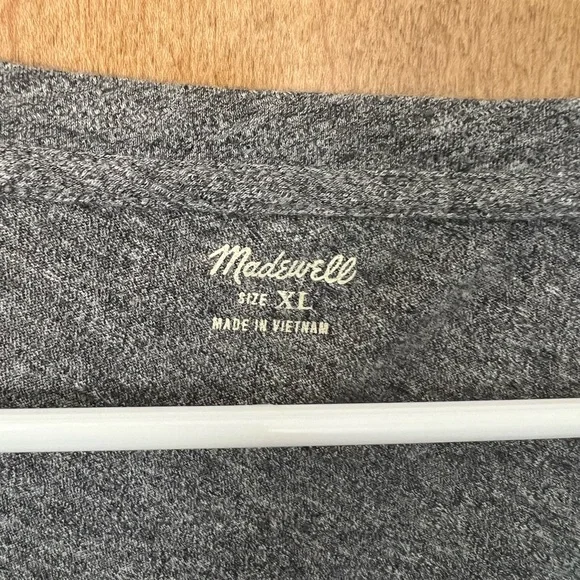Madewell v neck pocket tee - Picture 2 of 4
